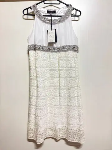 JUSGLITTY 슬리브리스 비쥬 원피스 화이트