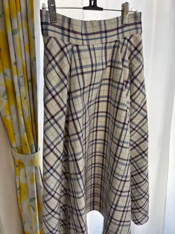 NATURAL BEAUTY 체크 무늬 플레어 스커트