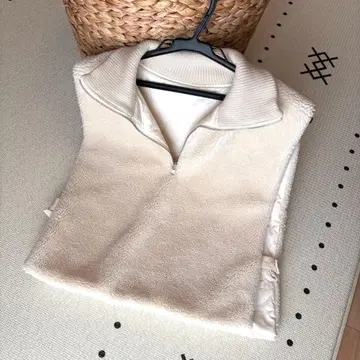 FREAK'S STORE 크림색 하프 지퍼 플리스 니트 베스트