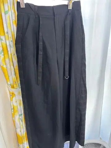 블랙 와이드 팬츠 사이드 스트라이프 포함