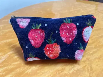 러브러리 바이 페이 스트로베리 도트 파우치 대 미사용