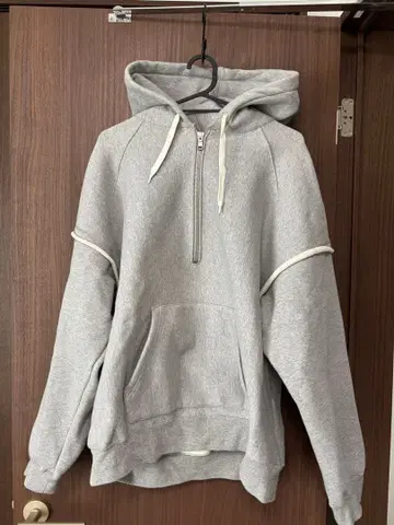 Name. 풀오버 후드티