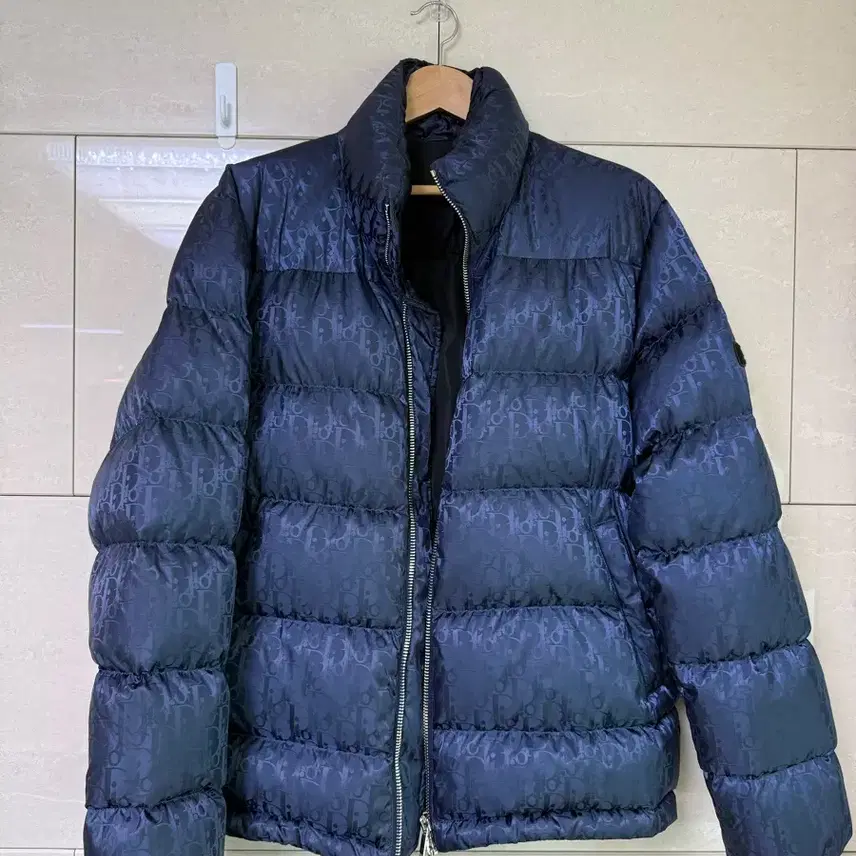 디올 (새상품) 오블리크 네이비 패딩 52size 사진 1