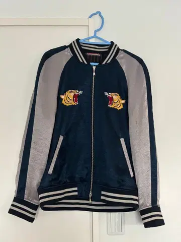 스카잔 네이비/실버 호랑이 자수