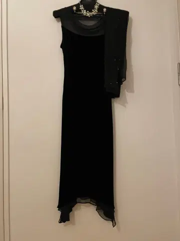 블랙 벨벳 드레스와 스톨 + 액세서리 세트