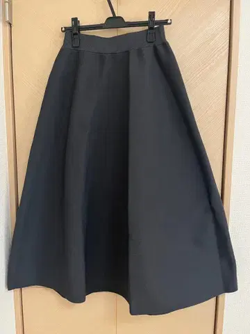 M PLST 홀 가먼트 서큘러 니트 스커트 그레이