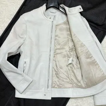 새상품급 엠메티 안드레아 가죽 싱글 라이더 자켓 화이트