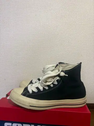 CONVERSE 블랙 하이컷 스니커즈