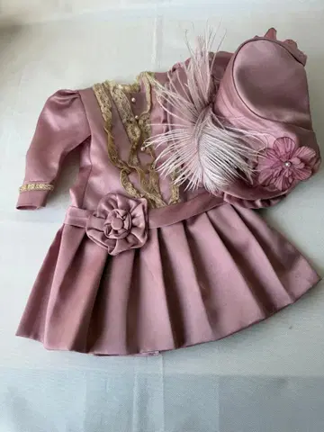 핑크 드레스와 보닛 세트 앤티크 인형 비스크 인형