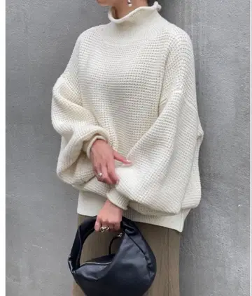 비어즐리 볼륨 소매 빅 와플 하이넥 니트