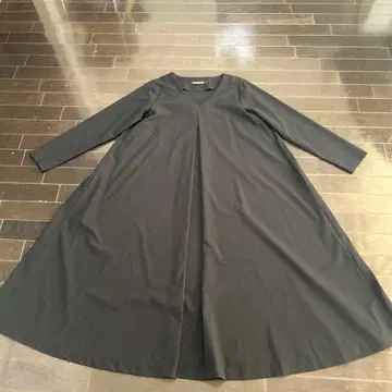 mizuiroind 미즈이로 인드 V넥 롱 원피스 블랙