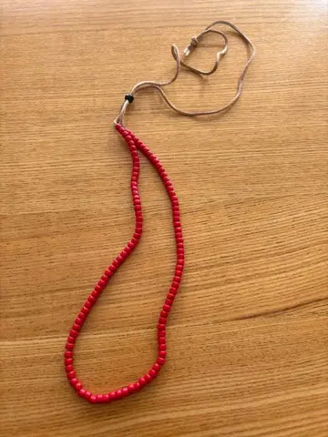 화이트 하츠 빨간색 비즈