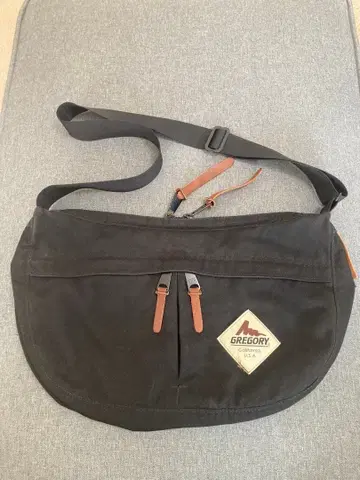 GREGORY 블랙 숄더백 가로 40, 세로 22, 바닥 10