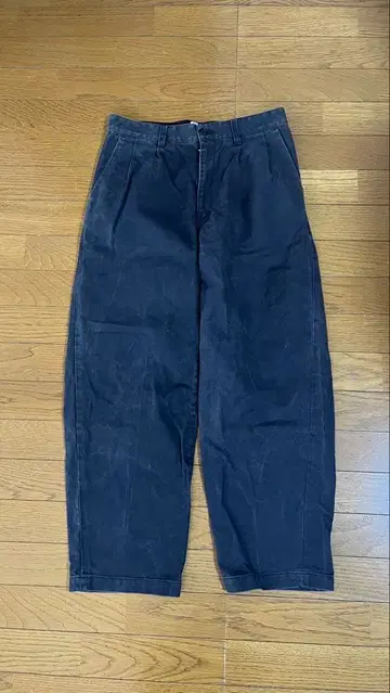 Kato 다크 그레이 와이드 치노 팬츠