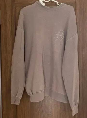 REVOLVER 트레이닝복