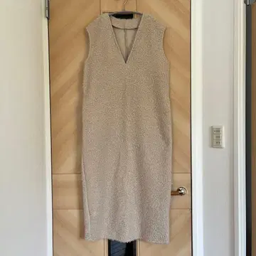 베이지 슬리브리스 니트 롱 원피스