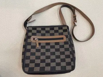 체크 무늬 숄더백