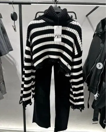 새상품 ZARA 데미지 크롭 터틀 니트