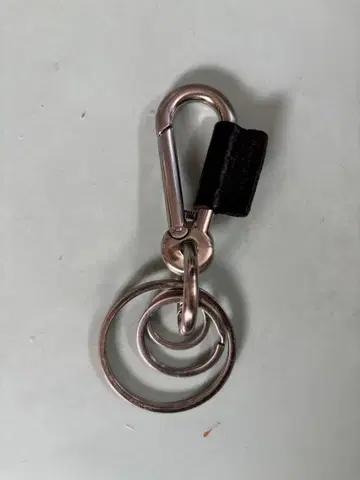 Hender Scheme fi-re-khb 블랙 카라비너