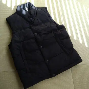 유니클로 블랙 다운 베스트