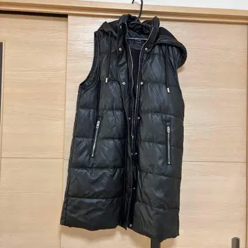 ZARA 블랙 후드 부착 다운 베스트