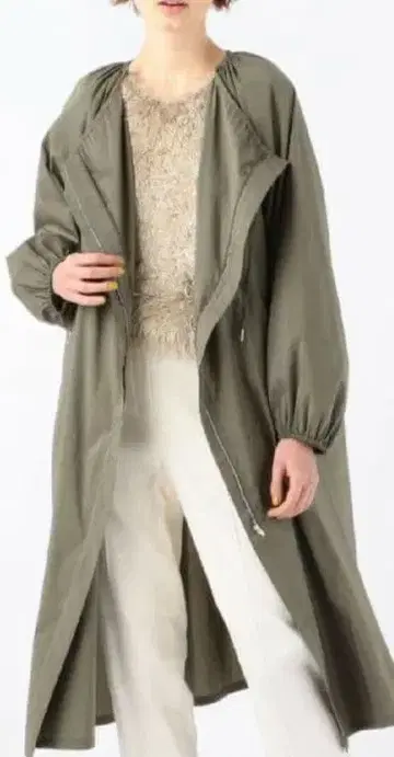 Tomorrowland(DES PRES) 넥 개더 코트