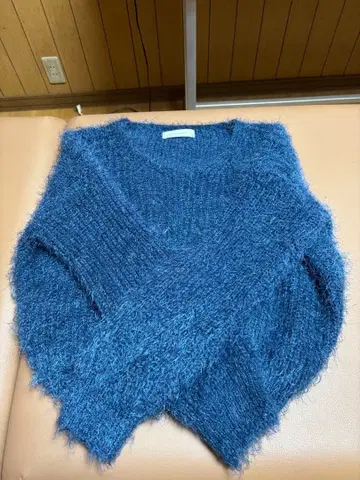 푹신푹신 파랑 니트 스웨터 긴팔 오버 사이즈