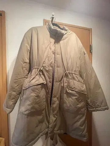 베이지 롱 다운 자켓