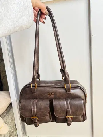 브라운 핸드백 프론트 포켓 부착