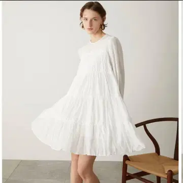 ELLIE 화이트 티어드 긴팔 원피스