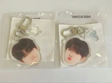 treasure 준규 pulse on 얼굴 아크릴 키링 준규