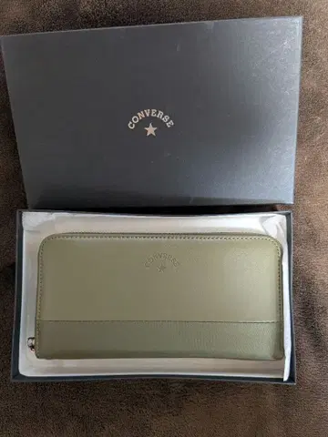 새상품 CONVERSE 컨버스 장지갑 카키 소가죽 소재