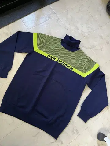 new balance 하이넥 스웨터 네이비/라임