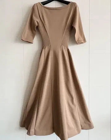 FRAY I.D 베이지 니트 7부 소매 플레어 원피스 새상품급