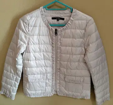 라이트 베이지 다운 자켓 프릴 포켓