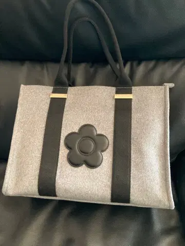 말리크라 그레이 펠트 핸드백