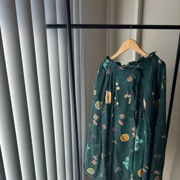 chambre de charme 다크 그린 꽃무늬 롱 스커트