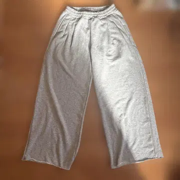 CALLNE 2턱 컷오프 맨투맨 슬랙스