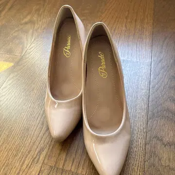 베이지 스틸레토 하이힐