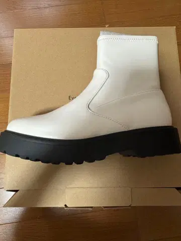 아이보리 통굽 부츠 M/03