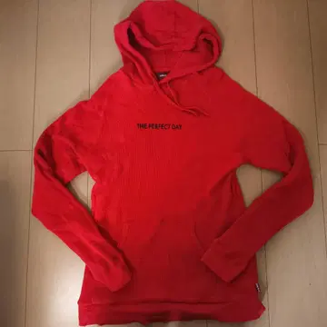 Hide & Seek 빨간색 후드 부착 후드티