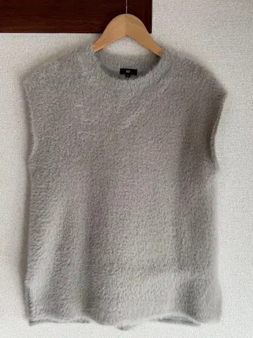 PLST 그레이 슬리브리스 니트 베스트