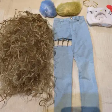 인형용 가발과 데님 팬츠 세트