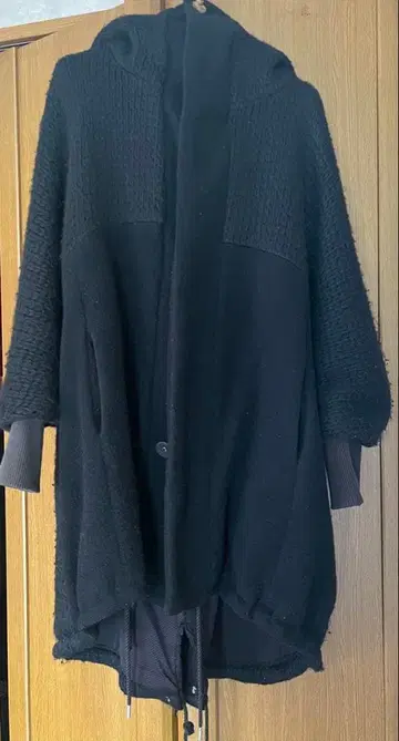 stof 후드 부착 블랙 모즈 코트 고양이 브로치 포함