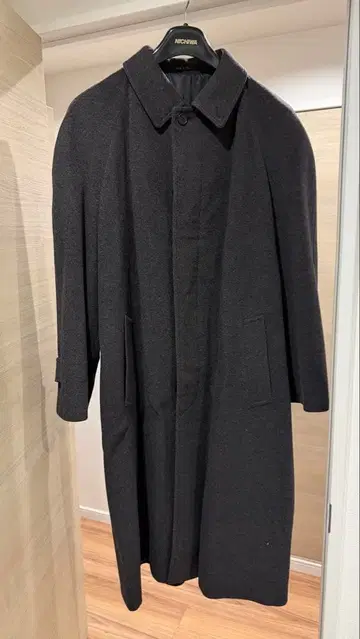 엠포리오 아르마니 다크 그레이 스텐카라 코트