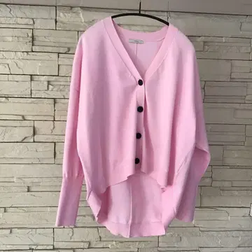 미사용! LE PHIL. 핑크 V넥 가디건 버튼 포함