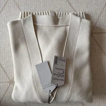 [ 미사용 새상품 ] 따뜻하고 세탁 가능한 V넥 가디건