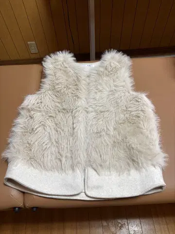 화이트 퍼 베스트 M 사이즈 상당