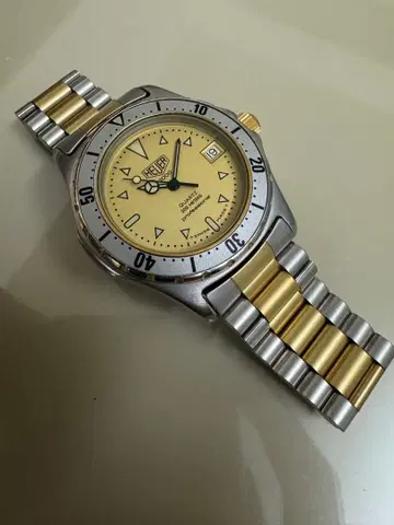 태그호이어 프로페셔널 2000년 시리즈