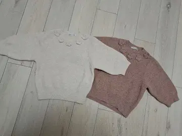 내추럴 꾸뛰르 2장 세트 꽃 모티브 니트